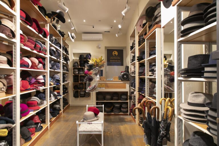 Cappelleria Bertacchi Lucca Store - Negozio - Location