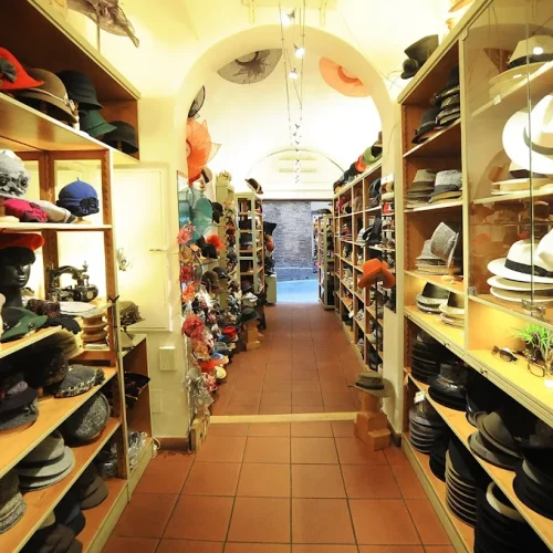 Cappelleria Bertacchi Siena Store - Negozio - Location
